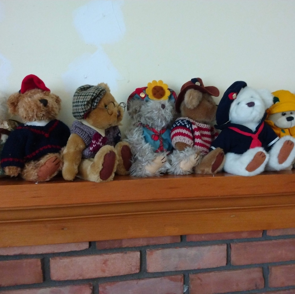 Lots of 8 teddy bears
